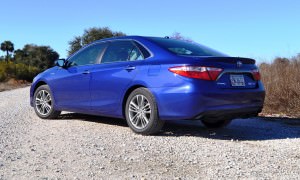 2015 Toyota Camry SE Hybrid Review 31