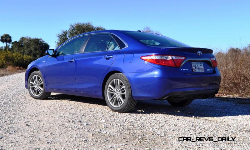 2015 Toyota Camry SE Hybrid Review 31