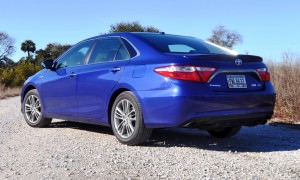 2015 Toyota Camry SE Hybrid Review 32