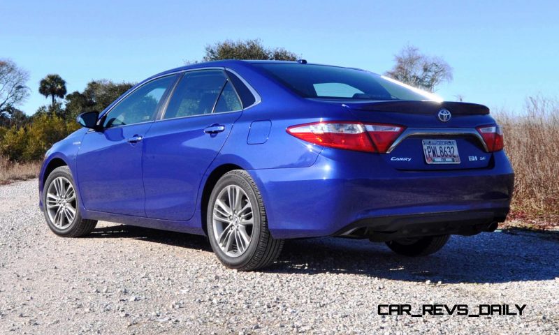 2015 Toyota Camry SE Hybrid Review 32