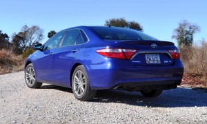 2015 Toyota Camry SE Hybrid Review 33