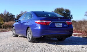 2015 Toyota Camry SE Hybrid Review 34