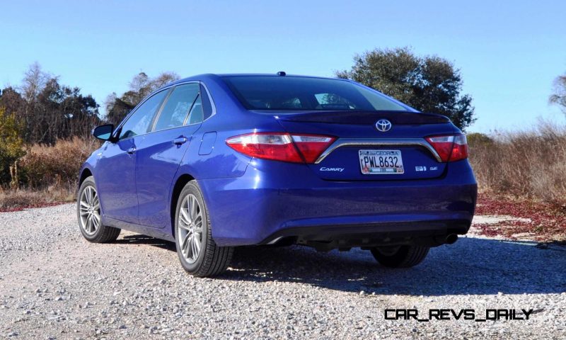 2015 Toyota Camry SE Hybrid Review 34