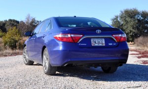 2015 Toyota Camry SE Hybrid Review 35