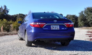 2015 Toyota Camry SE Hybrid Review 36