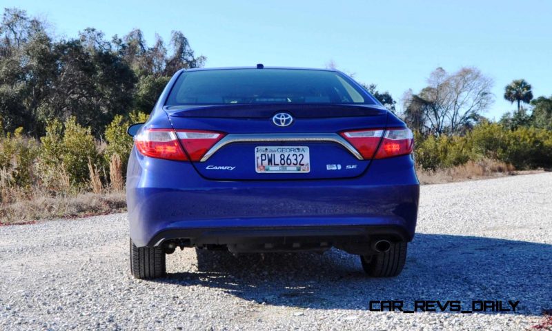 2015 Toyota Camry SE Hybrid Review 38