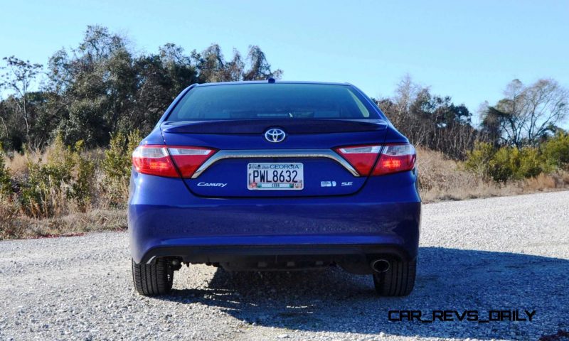 2015 Toyota Camry SE Hybrid Review 39