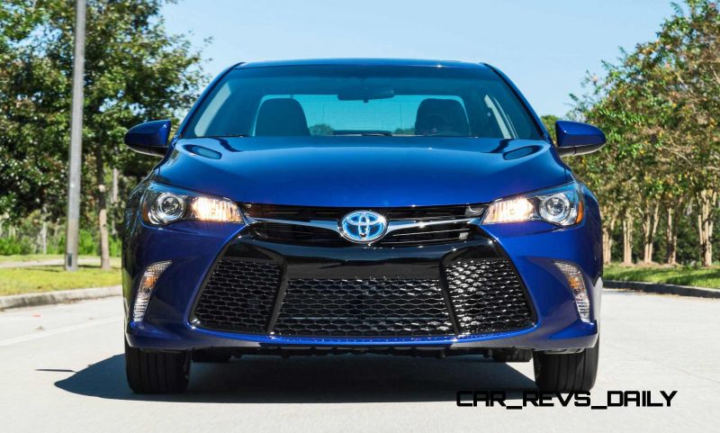 2015 Toyota Camry SE Hybrid Review 4