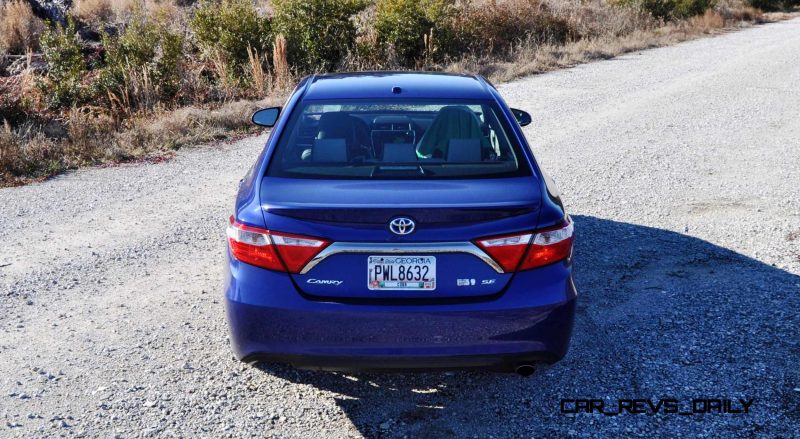 2015 Toyota Camry SE Hybrid Review 40