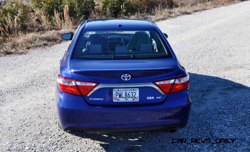 2015 Toyota Camry SE Hybrid Review 41