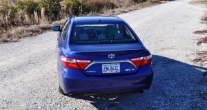 2015 Toyota Camry SE Hybrid Review 42