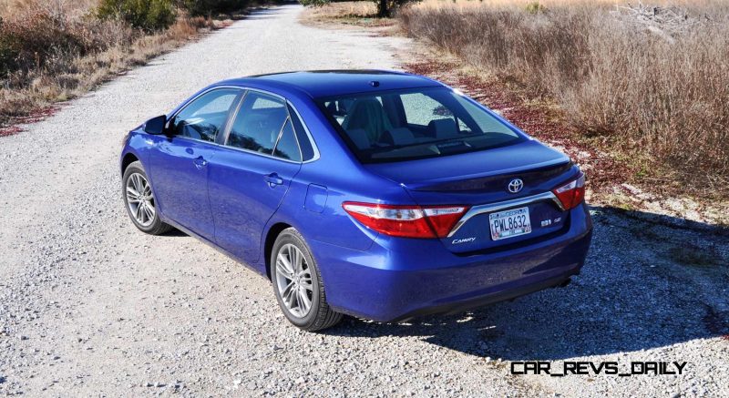 2015 Toyota Camry SE Hybrid Review 46