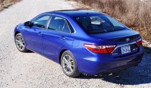 2015 Toyota Camry SE Hybrid Review 47