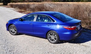 2015 Toyota Camry SE Hybrid Review 48