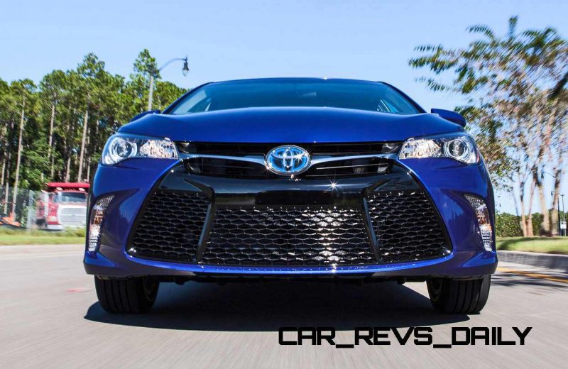 2015 Toyota Camry SE Hybrid Review 5