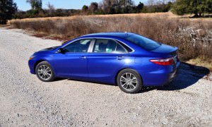 2015 Toyota Camry SE Hybrid Review 50