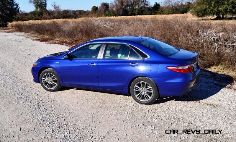 2015 Toyota Camry SE Hybrid Review 50