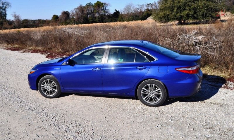 2015 Toyota Camry SE Hybrid Review 52