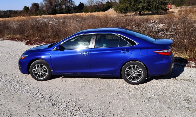 2015 Toyota Camry SE Hybrid Review 53