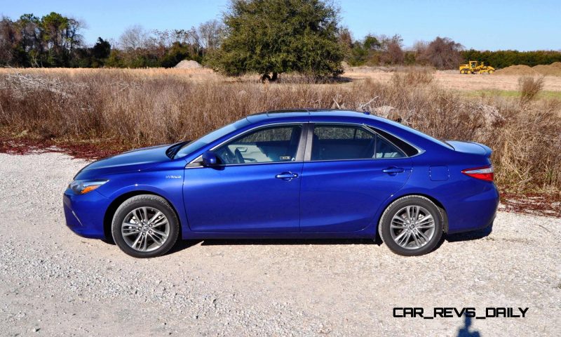 2015 Toyota Camry SE Hybrid Review 56