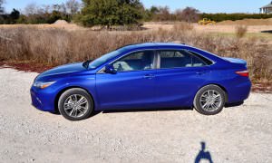 2015 Toyota Camry SE Hybrid Review 57
