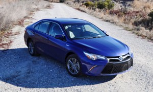 2015 Toyota Camry SE Hybrid Review 58