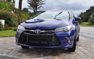 2015 Toyota Camry SE Hybrid Review 6