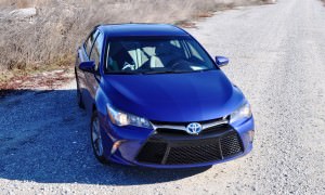 2015 Toyota Camry SE Hybrid Review 64