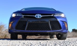 2015 Toyota Camry SE Hybrid Review 76