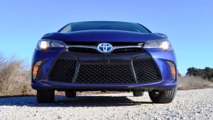 2015 Toyota Camry SE Hybrid Review 78