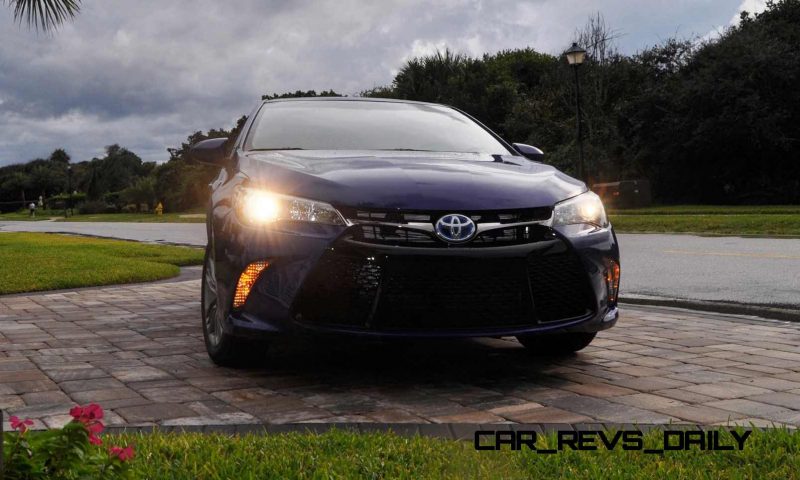 2015 Toyota Camry SE Hybrid Review 8