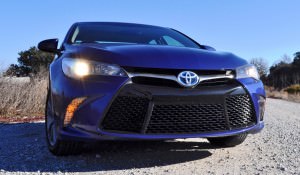 2015 Toyota Camry SE Hybrid Review 80
