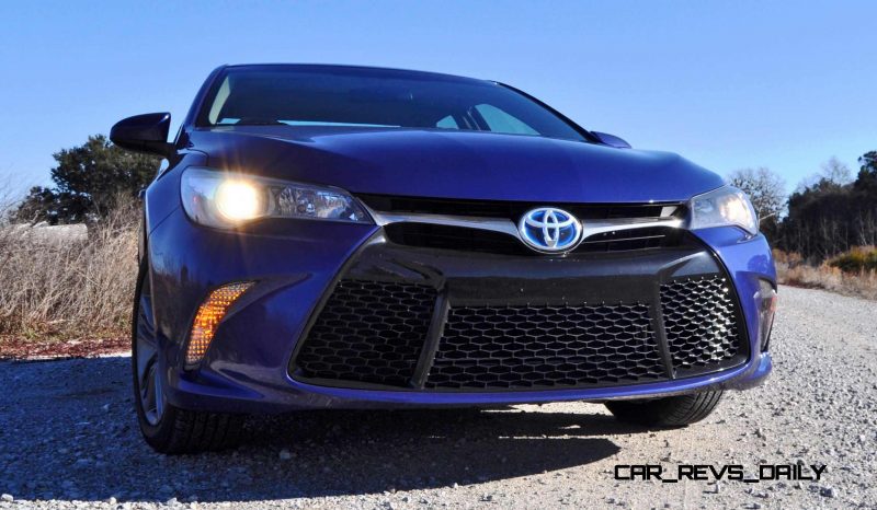 2015 Toyota Camry SE Hybrid Review 80