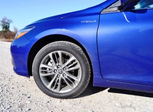 2015 Toyota Camry SE Hybrid Review 85