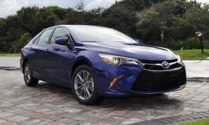 2015 Toyota Camry SE Hybrid Review 9