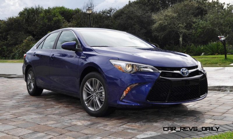 2015 Toyota Camry SE Hybrid Review 9