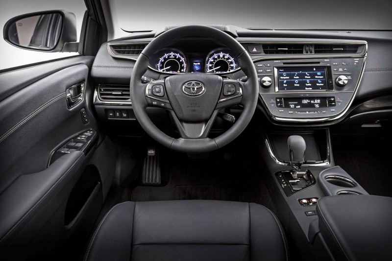 2015CAS_2016_Toyota_Avalon_003