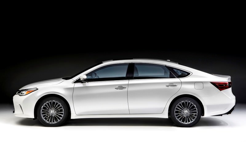 2015CAS_2016_Toyota_Avalon_005