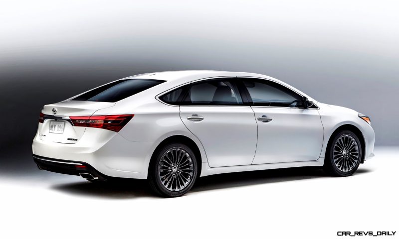 2015CAS_2016_Toyota_Avalon_008