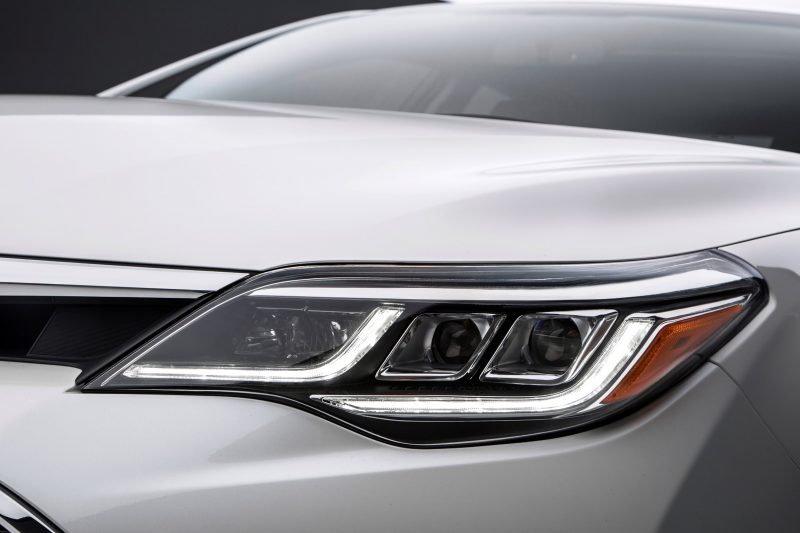 2015CAS_2016_Toyota_Avalon_015