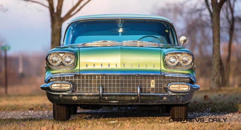 1958 Pontiac Bonneville Sport Coupe 12