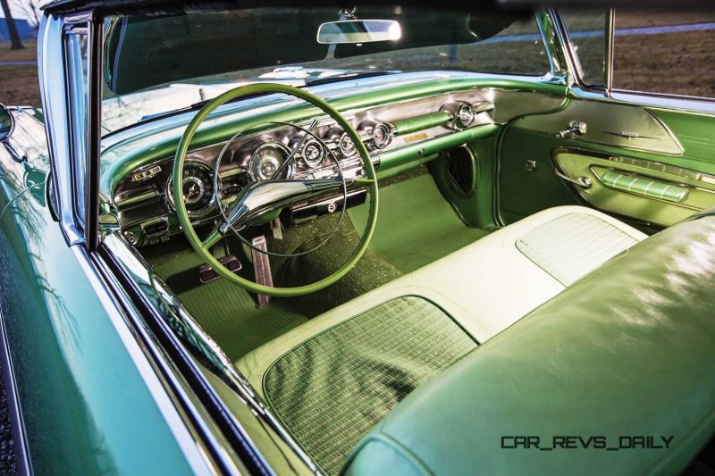 1958 Pontiac Bonneville Sport Coupe 4