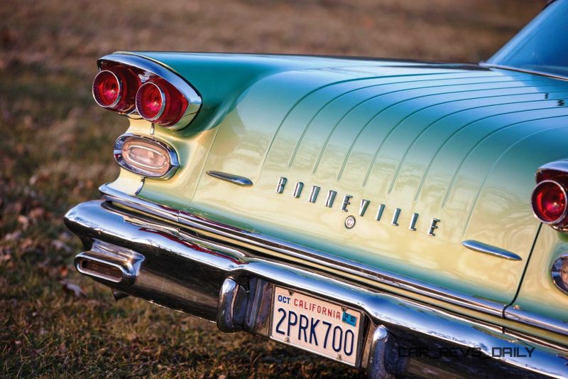 1958 Pontiac Bonneville Sport Coupe 9