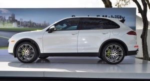 2015 Porsche Cayenne S E-Hybrid 32