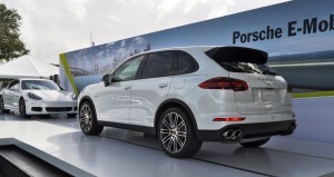 2015 Porsche Cayenne S E-Hybrid 46