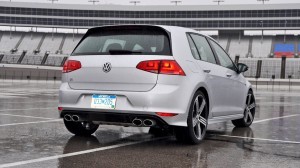 2015 Volkswagen Golf R Review 24