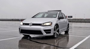 2015 Volkswagen Golf R Review 3