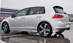 2015 Volkswagen Golf R Review 32