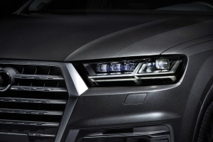 2016 Audi Q7 e-tron 11