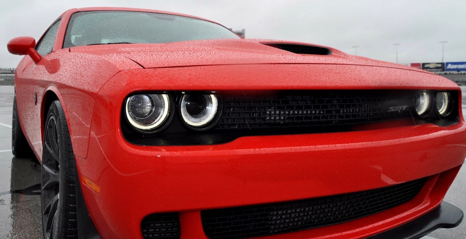 2015 Dodge Challenger SRT HELLCAT Photos